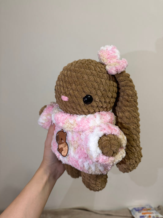 Iepuraș cu pulover roz pudră