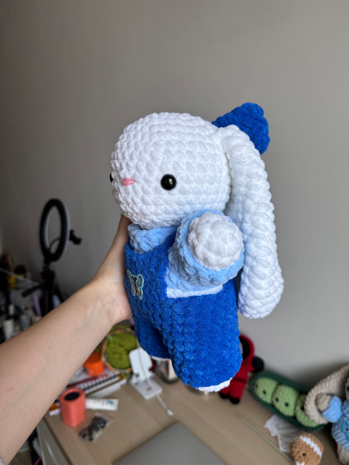 Iepuraș cu salopetă