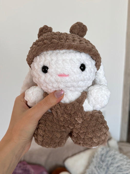 Mini iepuraș cu salopetă