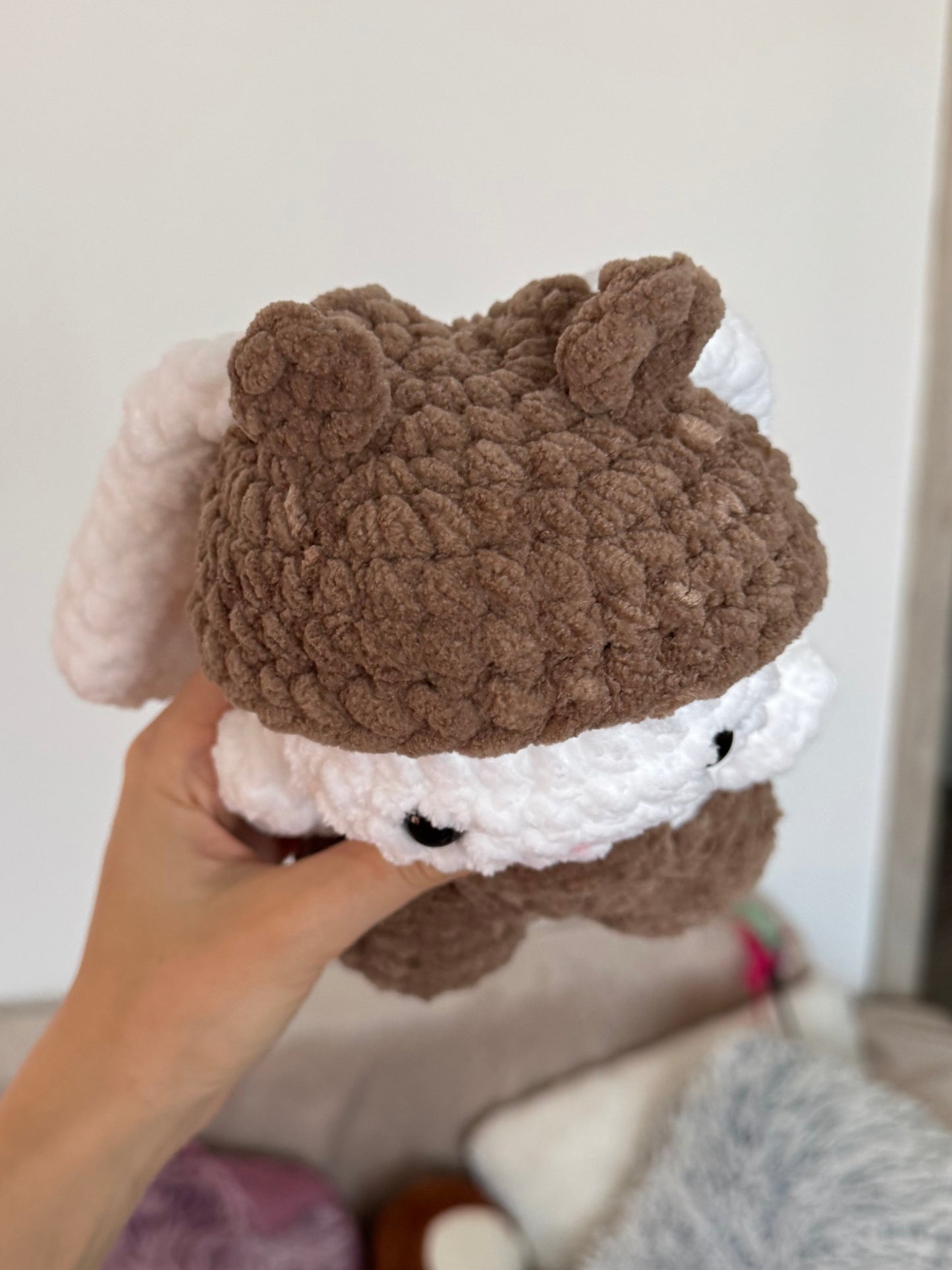 Mini iepuraș cu salopetă