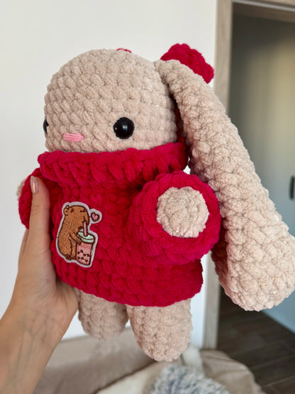 Iepuraș cu pulover și fundițe