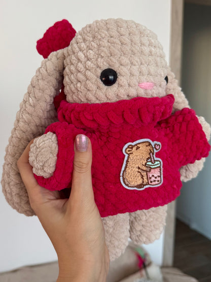 Iepuraș cu pulover și fundițe